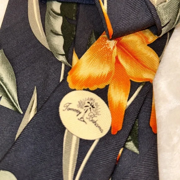 Tommy Bahama tropical floral pattern neck tie - Picture 8 of 8